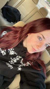 Ellie, 18, United States