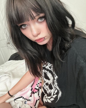 Z Cami, 23, United States