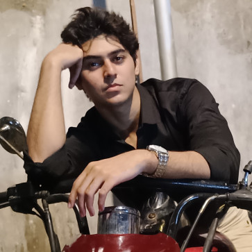 Sam, 19, India