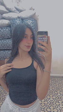 Isabella, 25, India