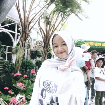Anaa, 18, Indonesia