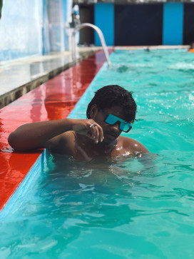Sysu, 18, India
