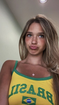 Bella, 18, United States