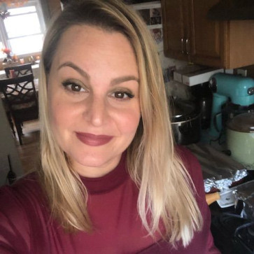 Elizabeth, 37, United States