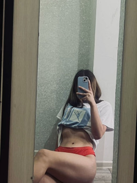 Mia, 18, Cambodia