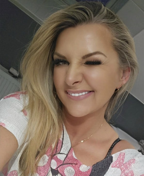 Sandra, 44, United States