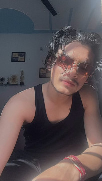 Veee, 20, India