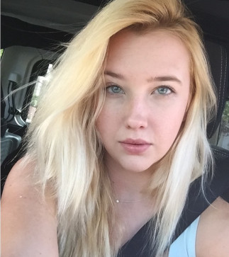 Evelyn, 28, United States