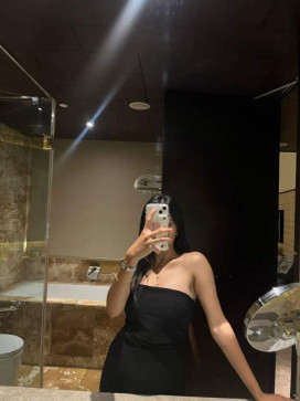 Samantha Claire, 28, Italy