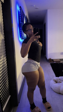 Emeliacoras, 23, Ireland