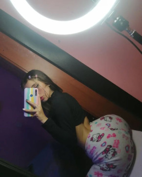 Emeliacoras, 23, Ireland