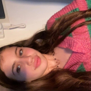 Ines, 18, Algeria