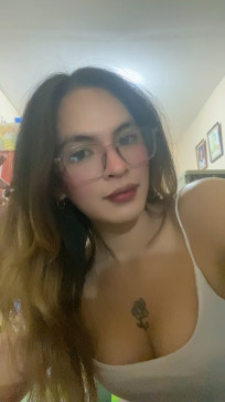 Luna Smith, 18, Philippines