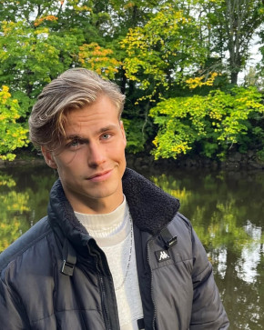 Kris, 19, Australia