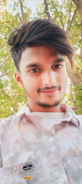 Vikee, 20, India