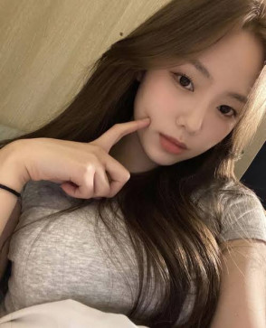 Seo-yon, 18, South Korea