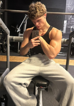 Alex, 18, United States