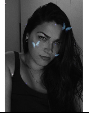 Pamela Santos, 27, Brazil