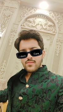Eyeson Globe, 24, United States