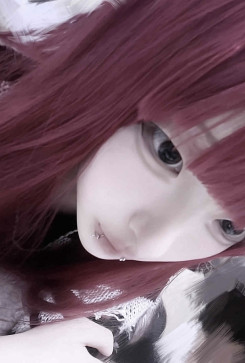 Yue, 19, South Korea