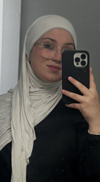 Hana, 18, Canada