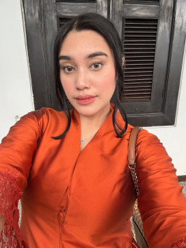 Puti, 22, Indonesia
