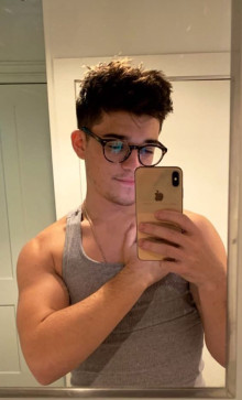 Amxela Amxela, 28, United Kingdom