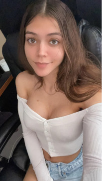 Emma, 18, United States