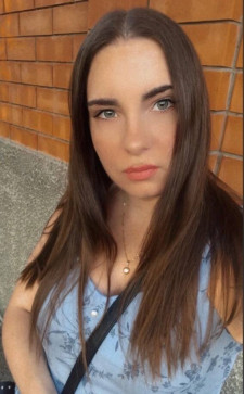 Bella, 32, United States