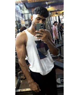 Richie, 24, India