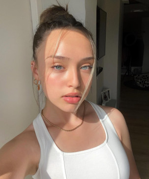 Emma, 18, Israel