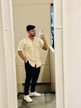 Rik, 23, India