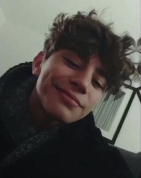 John Hdkskxgf, 18, India