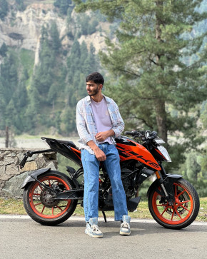 Mohsinnnn, 20, India