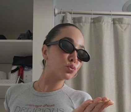 Julia, 32, United States
