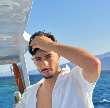 Stranger, 22, Turkey