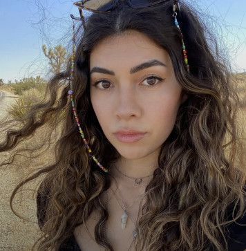 Phoebs, 21, United States