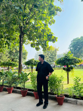 Ton, 22, India