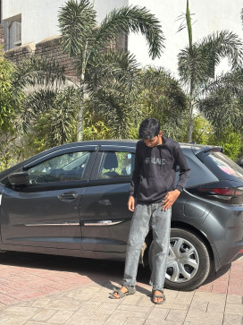 Hayyan, 18, India