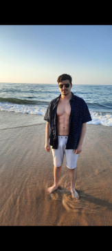 Younes, 24, Algeria