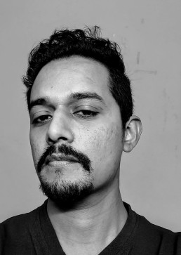 Zach, 28, India