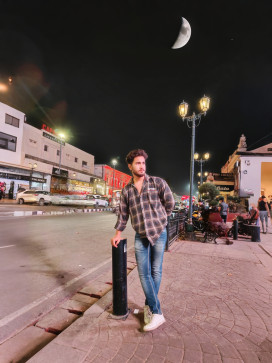 Viktar, 20, India