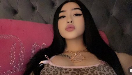 Ashley, 18, United States