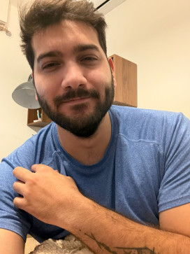 Carlos, 27, Italy