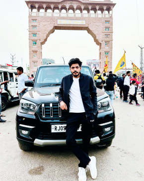 Vishnu Sikarwar, 25, India