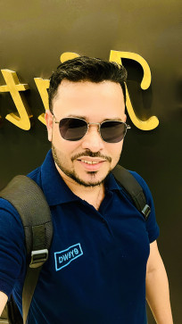 Robin, 32, Saudi Arabia