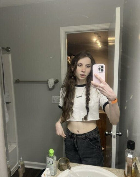 Laura, 18, Hungary