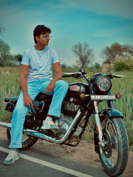 Follow Me, 19, India