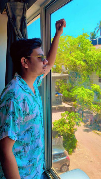Arnold Nanda, 24, India