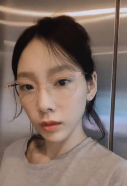 Random, 21, United States